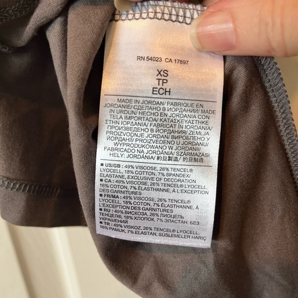 Banana Republic Luxe Touch Brown shade Sleeveless Tank, XS, NWT - Picture 7 of 7